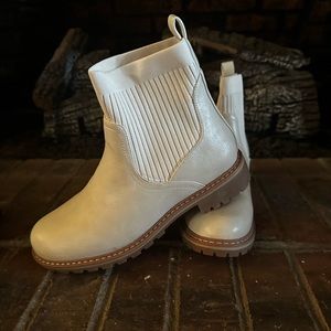 Boutique ankle boots, new without tags size 10